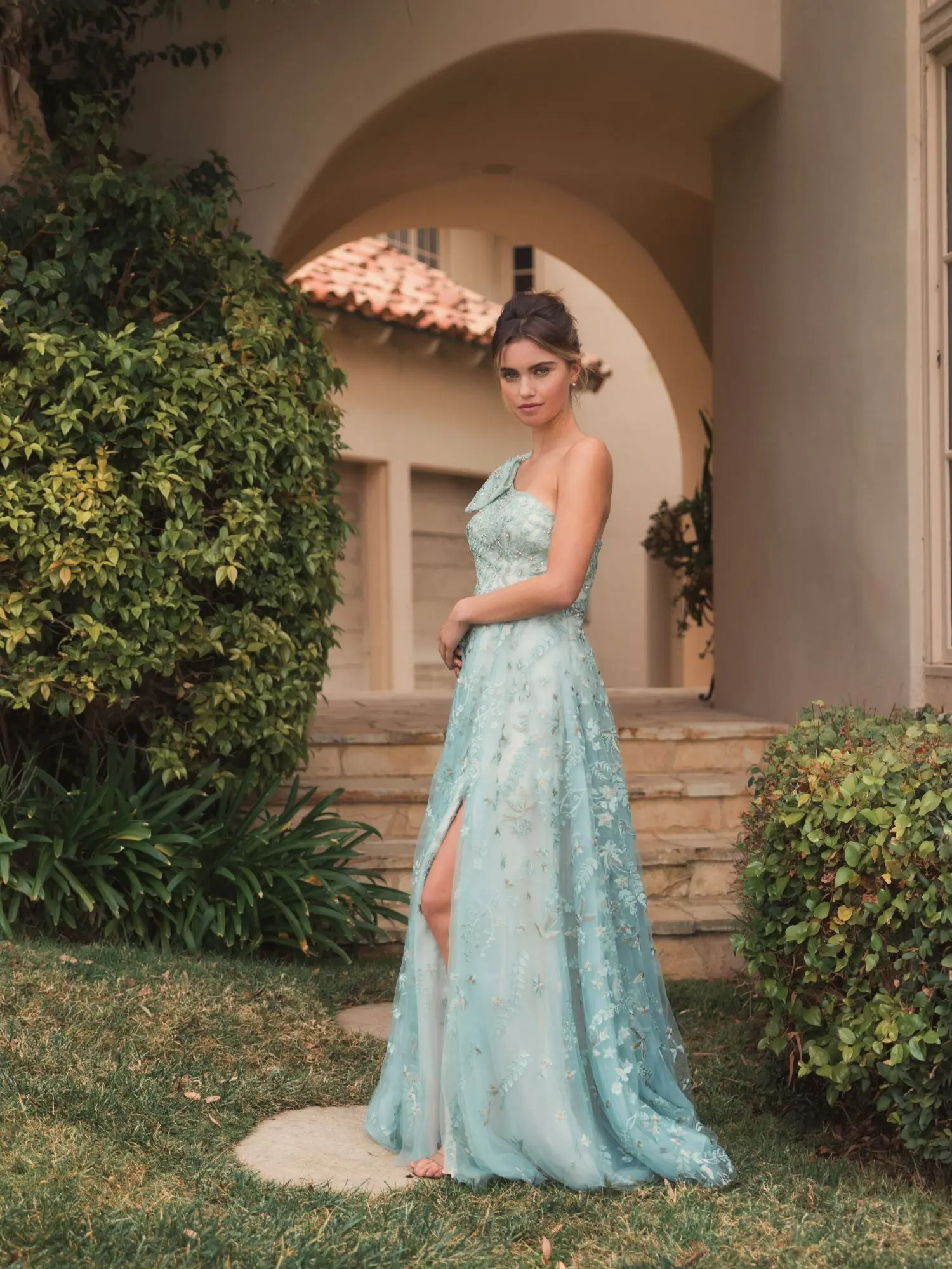 Green Embellished Bow One Shoulder A Line Gown - Image 4