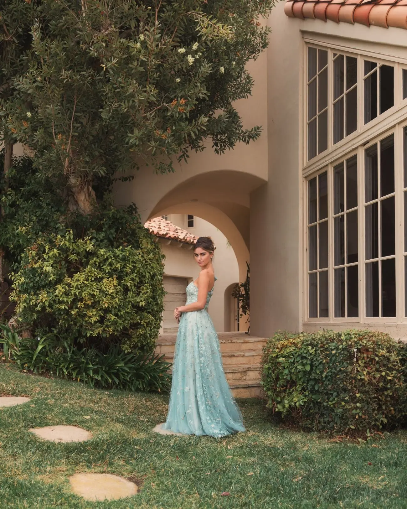 Green Embellished Bow One Shoulder A Line Gown - Image 7