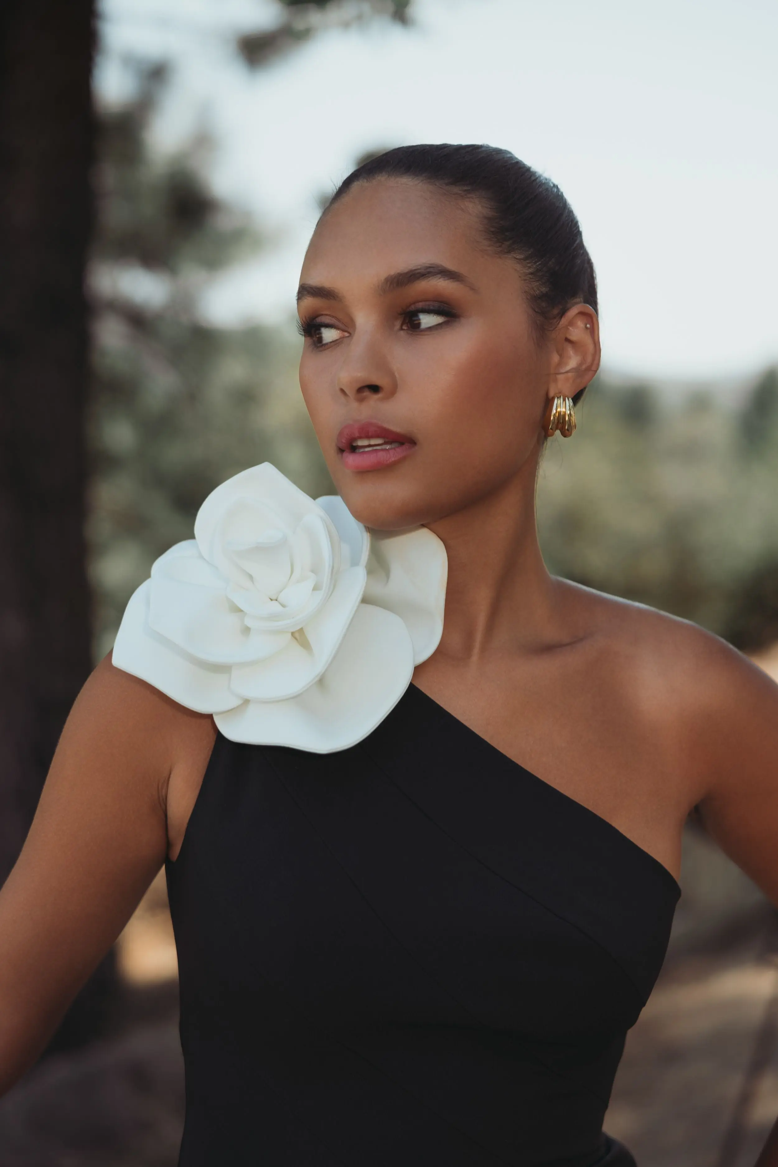 Black One Shoulder Mermaid Gown With 3D Flower - Image 5