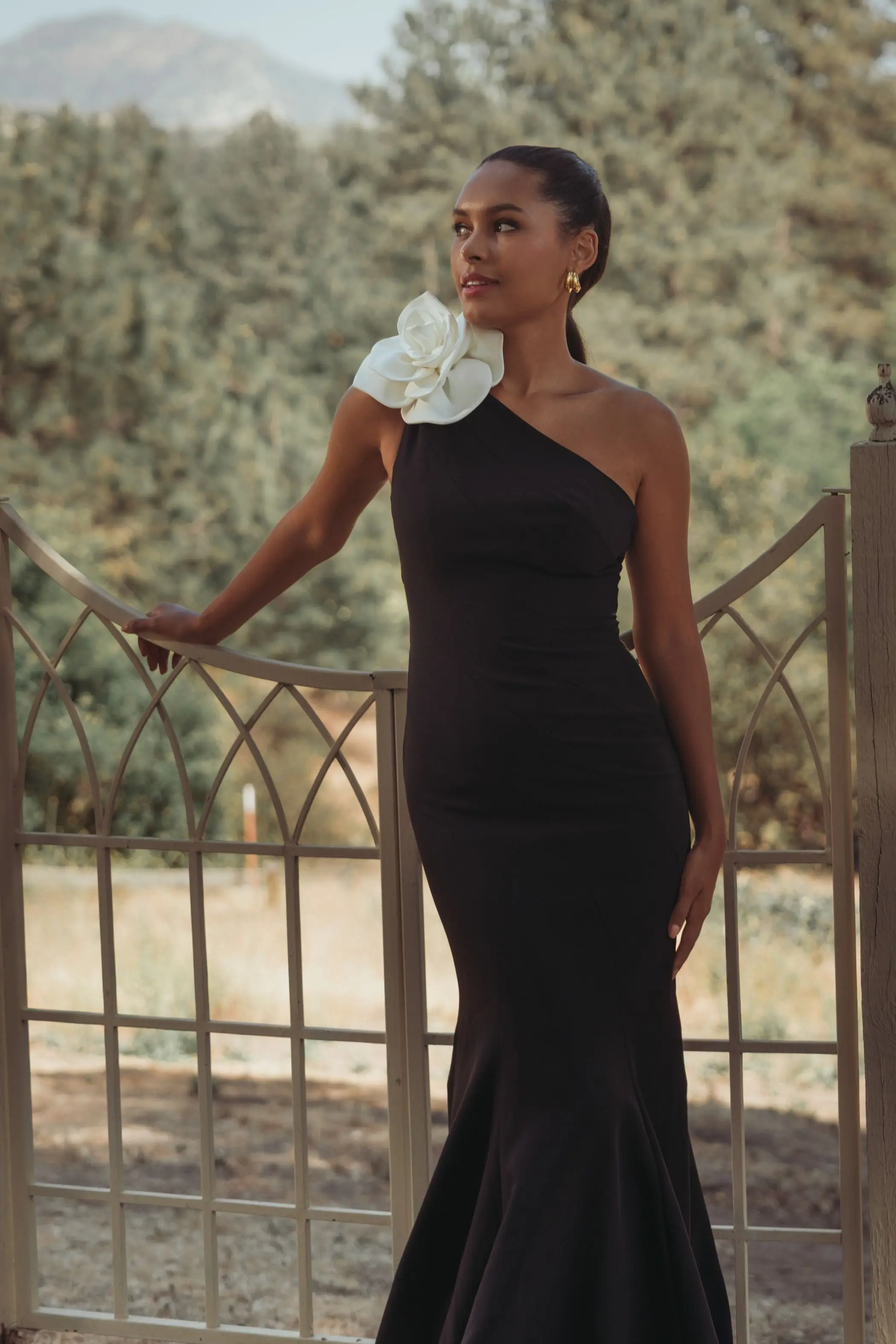 Black One Shoulder Mermaid Gown With 3D Flower - Image 6