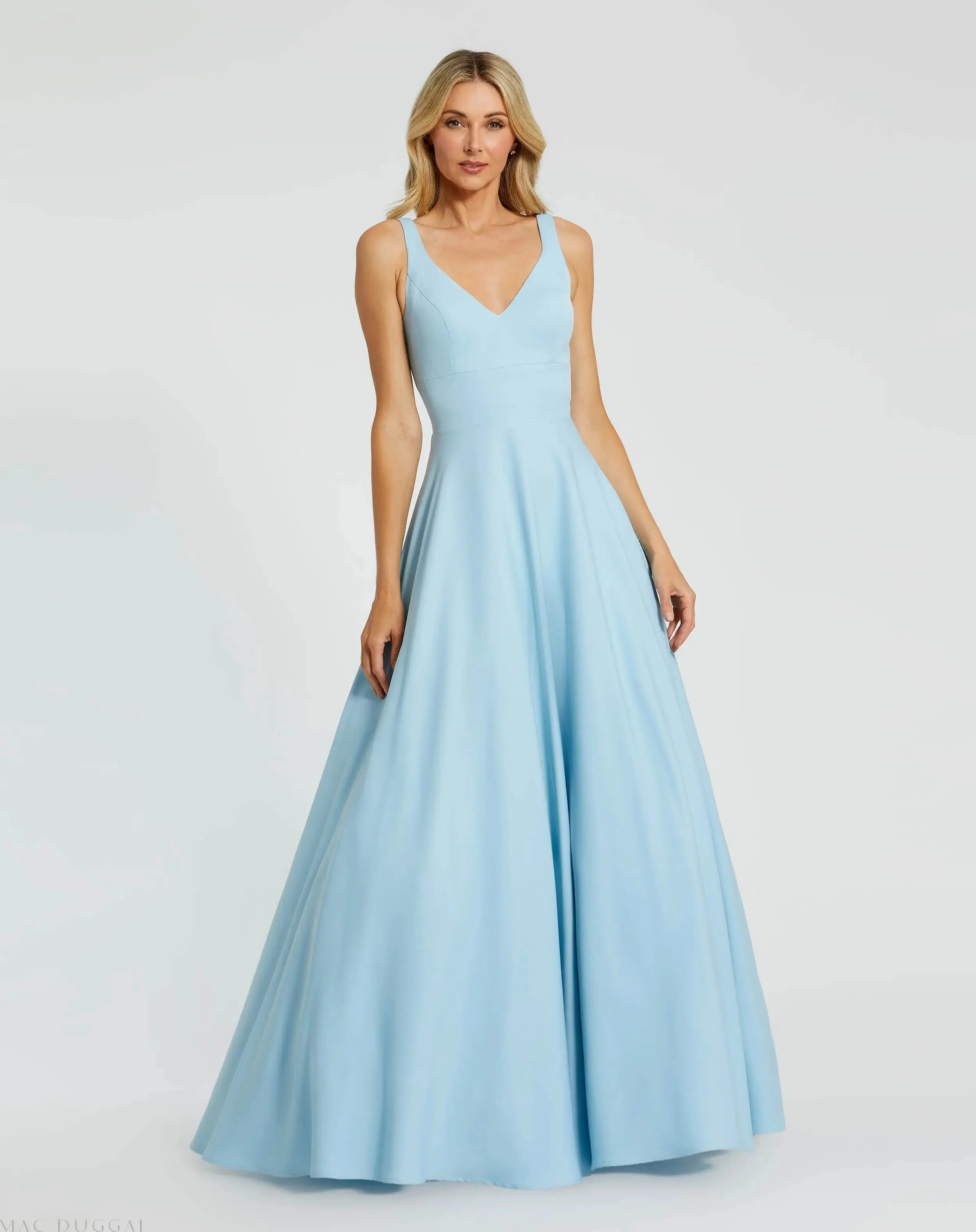Classic Sleeveless A-Line Gown with Pockets - Image 3