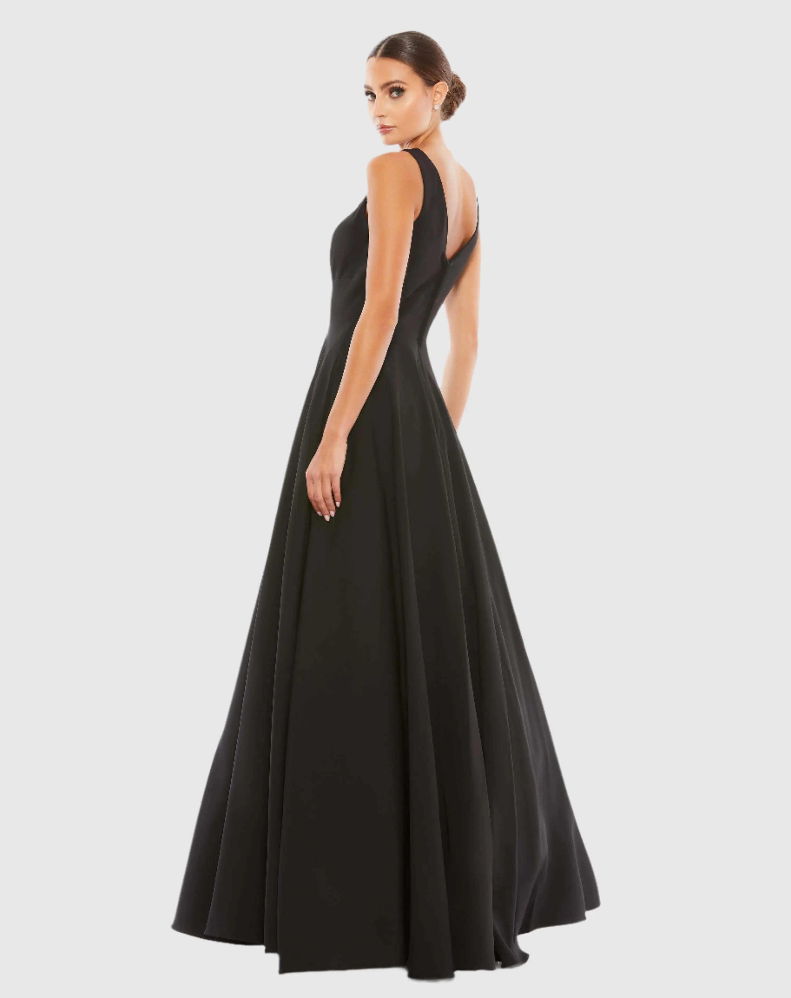 Black Classic Sleeveless A-Line Gown with Pockets - Image 4
