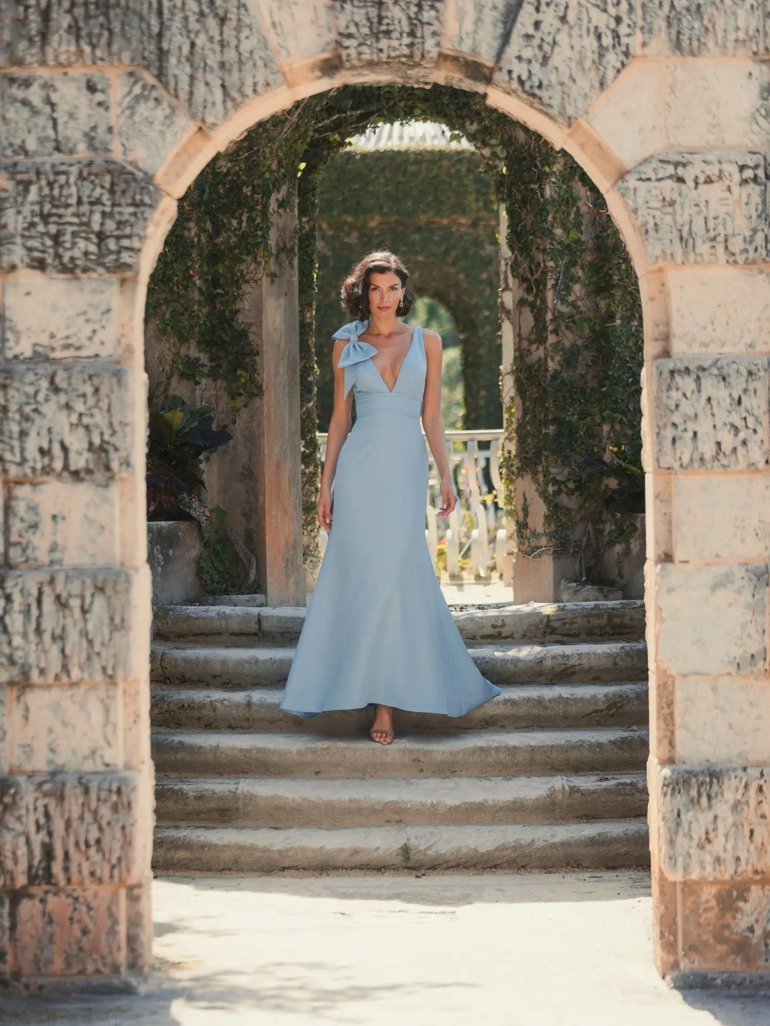 Blue Sleeveless V Neck Bow Detail Mermaid Gown - Image 4