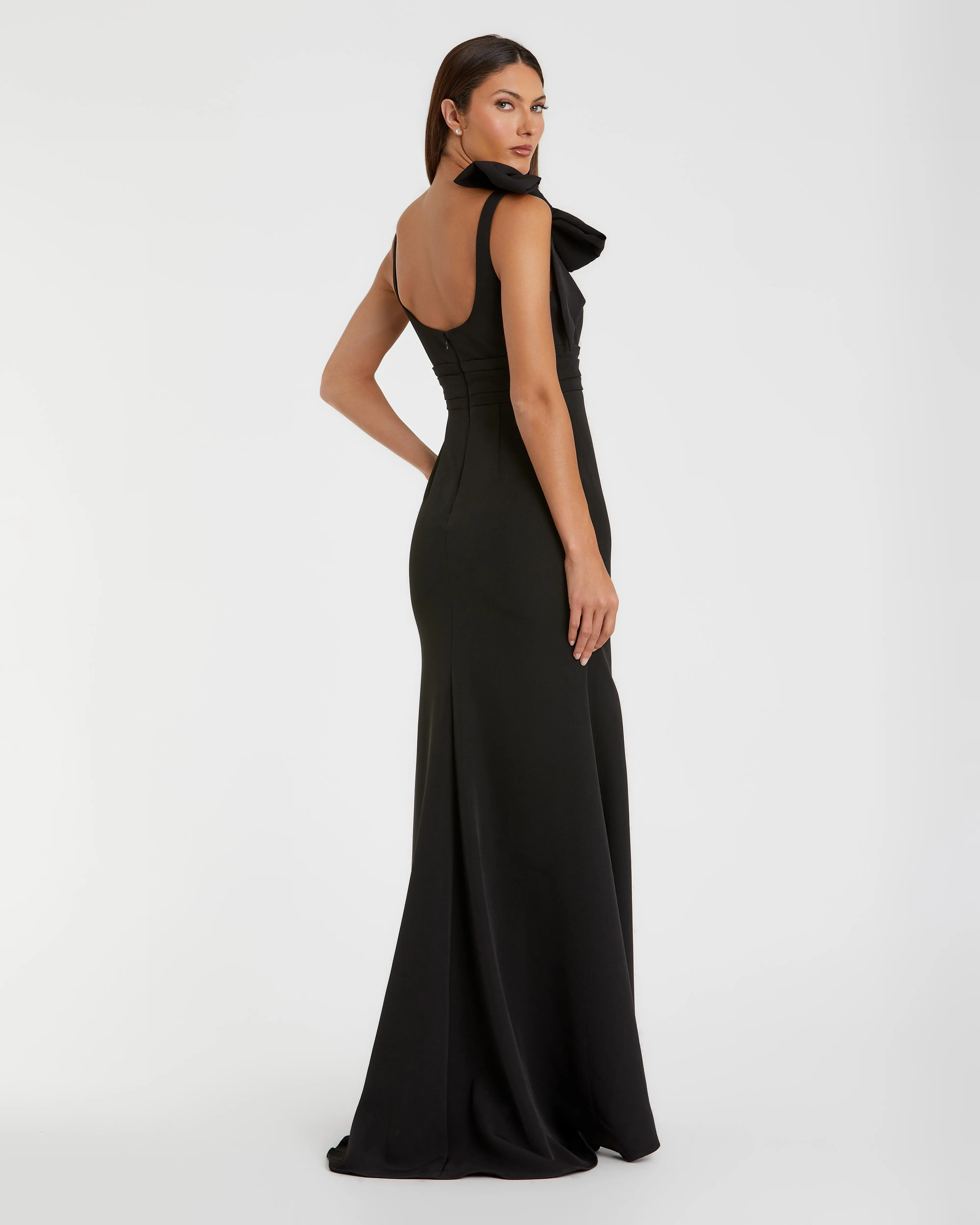 Black Scoop Neck Trumpet Gown with Bow - Image 3