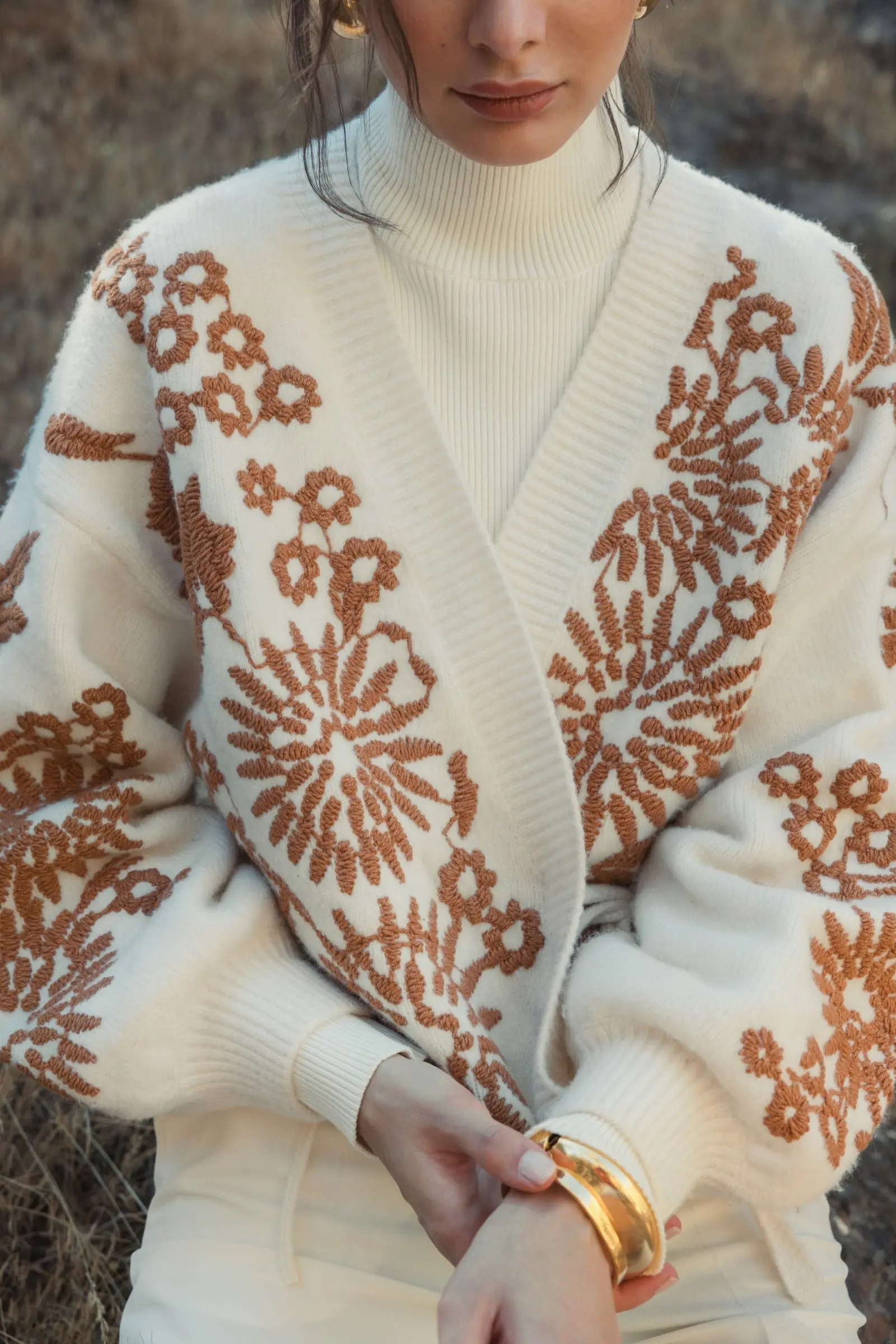White Cropped Knit Cardigan With Floral Details - Image 6