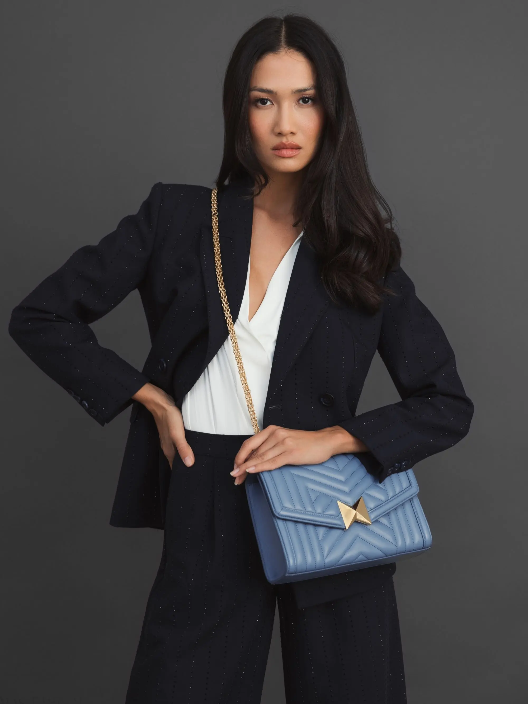 Blue Quilted Napa Leather Handbag With Gold Chain - Image 5